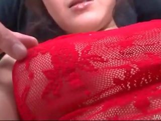 Rui natsukawa v červený dámské spodní prádlo použitý podle tři kluci