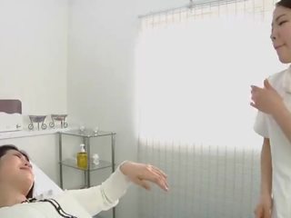 जपानीस लेज़्बीयन मनोहर spitting मसाज क्लिनिक सबटाइटल