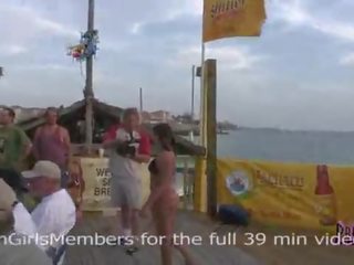 Normal spring pauză bikini concurs se transformă în salbatic freaky Adult video video